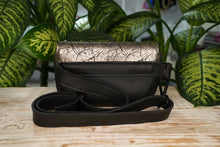 Încărcați imaginea în vizualizatorul Galeriei, Geantă de talie din piele