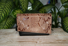 Încărcați imaginea în vizualizatorul Galeriei, Geantă de talie din piele