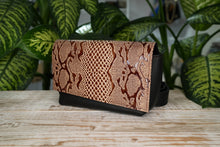 Încărcați imaginea în vizualizatorul Galeriei, Geantă de talie din piele