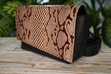 Încărcați imaginea în vizualizatorul Galeriei, Geantă de talie din piele