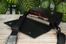 Load image into Gallery viewer, Crossbody