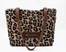 Încărcați imaginea în vizualizatorul Galeriei, Geantă de umăr din piele