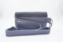 Încărcați imaginea în vizualizatorul Galeriei, Geantă de talie din piele