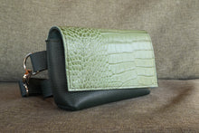 Încărcați imaginea în vizualizatorul Galeriei, Geantă de talie din piele