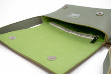 Kép betöltése a galériamegjelenítőbe: Bőr övtáska