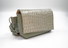 Kép betöltése a galériamegjelenítőbe: Bőr övtáska