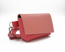 Încărcați imaginea în vizualizatorul Galeriei, Geantă de talie din piele