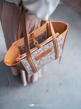 Load image into Gallery viewer, Leather Tote Bag