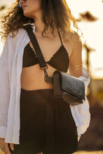 Încărcați imaginea în vizualizatorul Galeriei, Geantă de talie din piele