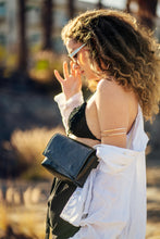 Încărcați imaginea în vizualizatorul Galeriei, Geantă de talie din piele