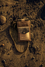 Încărcați imaginea în vizualizatorul Galeriei, Suport din piele pentru telefon și card