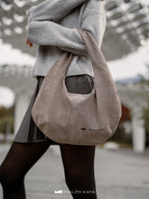 Încărcați imaginea în vizualizatorul Galeriei, Geantă de umăr din piele