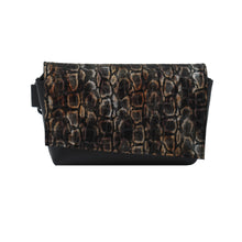 Încărcați imaginea în vizualizatorul Galeriei, Geantă de talie din piele