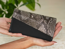 Load image into Gallery viewer, Leather Purse