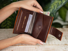 Încărcați imaginea în vizualizatorul Galeriei, Portofel din piele