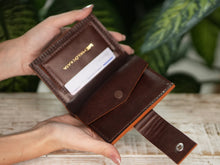 Încărcați imaginea în vizualizatorul Galeriei, Portofel din piele
