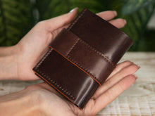 Încărcați imaginea în vizualizatorul Galeriei, Portofel din piele