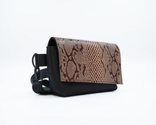 Încărcați imaginea în vizualizatorul Galeriei, Geantă de talie din piele