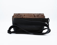 Încărcați imaginea în vizualizatorul Galeriei, Geantă de talie din piele