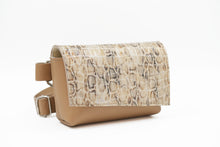 Încărcați imaginea în vizualizatorul Galeriei, Geantă de talie din piele