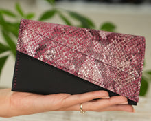 Încărcați imaginea în vizualizatorul Galeriei, Poșetă din piele