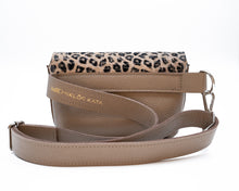 Încărcați imaginea în vizualizatorul Galeriei, Geantă de talie din piele