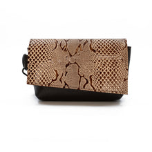 Încărcați imaginea în vizualizatorul Galeriei, Geantă de talie din piele