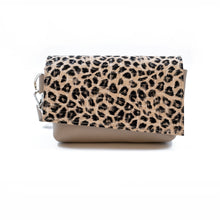 Încărcați imaginea în vizualizatorul Galeriei, Handbag with leopard print top section and beige bottom section on a white background