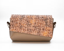 Încărcați imaginea în vizualizatorul Galeriei, Crossbody