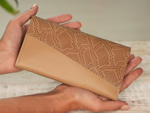 Încărcați imaginea în vizualizatorul Galeriei, Poșetă din piele