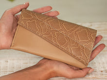 Încărcați imaginea în vizualizatorul Galeriei, Poșetă din piele