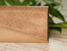 Încărcați imaginea în vizualizatorul Galeriei, Poșetă din piele