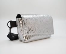 Kép betöltése a galériamegjelenítőbe: Bőr övtáska