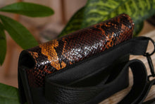 Încărcați imaginea în vizualizatorul Galeriei, Geantă de talie din piele