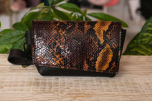 Kép betöltése a galériamegjelenítőbe: Bőr övtáska