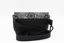 Încărcați imaginea în vizualizatorul Galeriei, Geantă de talie din piele