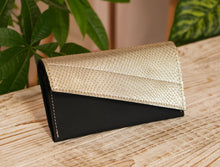 Încărcați imaginea în vizualizatorul Galeriei, Poșetă din piele