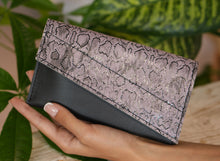 Încărcați imaginea în vizualizatorul Galeriei, Poșetă din piele