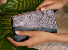 Load image into Gallery viewer, Leather Purse