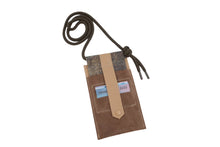 Încărcați imaginea în vizualizatorul Galeriei, Suport din piele pentru telefon și card