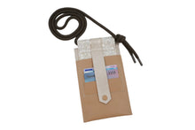 Încărcați imaginea în vizualizatorul Galeriei, Suport din piele pentru telefon și card