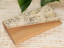 Încărcați imaginea în vizualizatorul Galeriei, Poșetă din piele