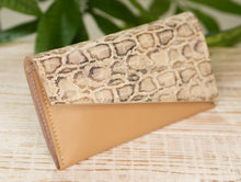 Încărcați imaginea în vizualizatorul Galeriei, Poșetă din piele