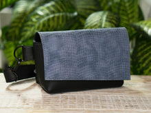 Încărcați imaginea în vizualizatorul Galeriei, Geantă de talie din piele