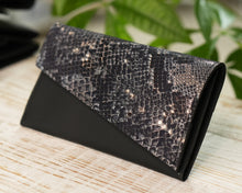 Încărcați imaginea în vizualizatorul Galeriei, Poșetă din piele
