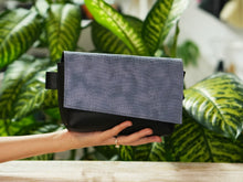 Încărcați imaginea în vizualizatorul Galeriei, Geantă de talie din piele