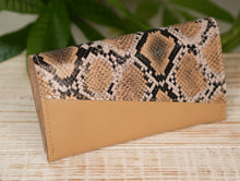Încărcați imaginea în vizualizatorul Galeriei, Poșetă din piele