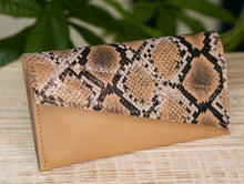 Încărcați imaginea în vizualizatorul Galeriei, Poșetă din piele