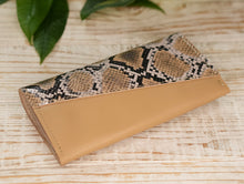 Încărcați imaginea în vizualizatorul Galeriei, Poșetă din piele