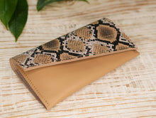 Încărcați imaginea în vizualizatorul Galeriei, Poșetă din piele